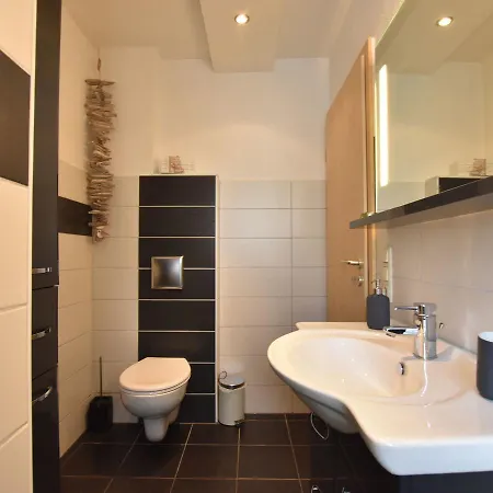 Luxurious Bungalow In Elmenhorst-lichtenhagen With Garden *
