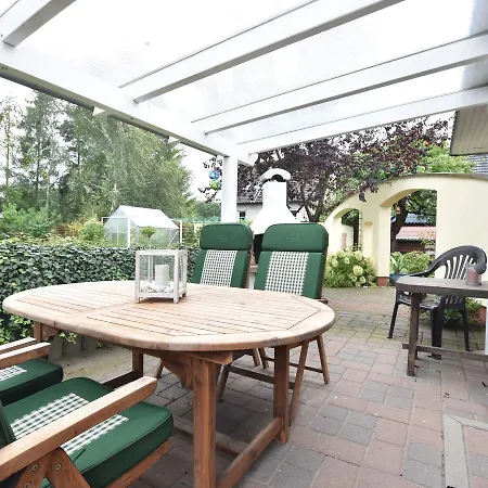 Luxurious Bungalow In Elmenhorst-lichtenhagen With Garden Elmenhorst/Lichtenhagen