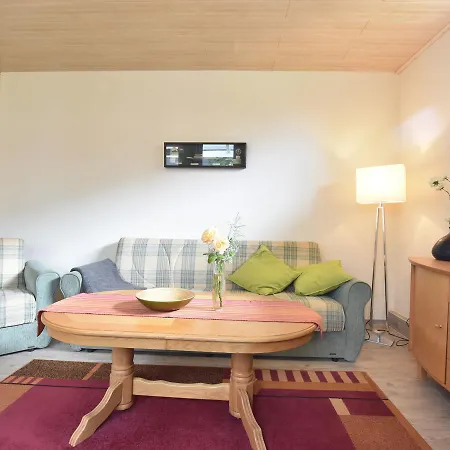 Luxurious Bungalow In Elmenhorst-lichtenhagen With Garden