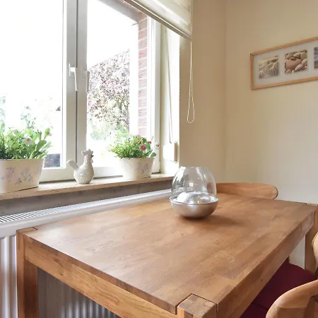 Luxurious Bungalow In Elmenhorst-lichtenhagen With Garden